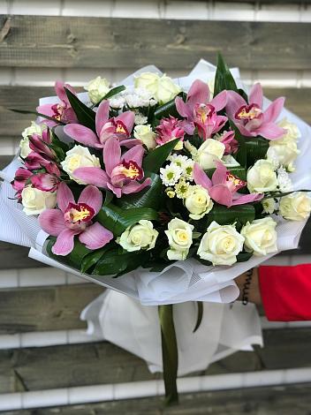 Букет цветов из: Розы и Хризантемы в Мари-Туреке
